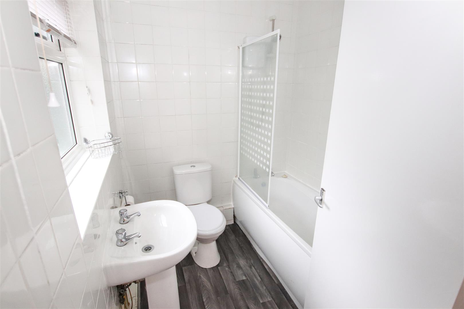 GROUND FLOOR BATHROOM